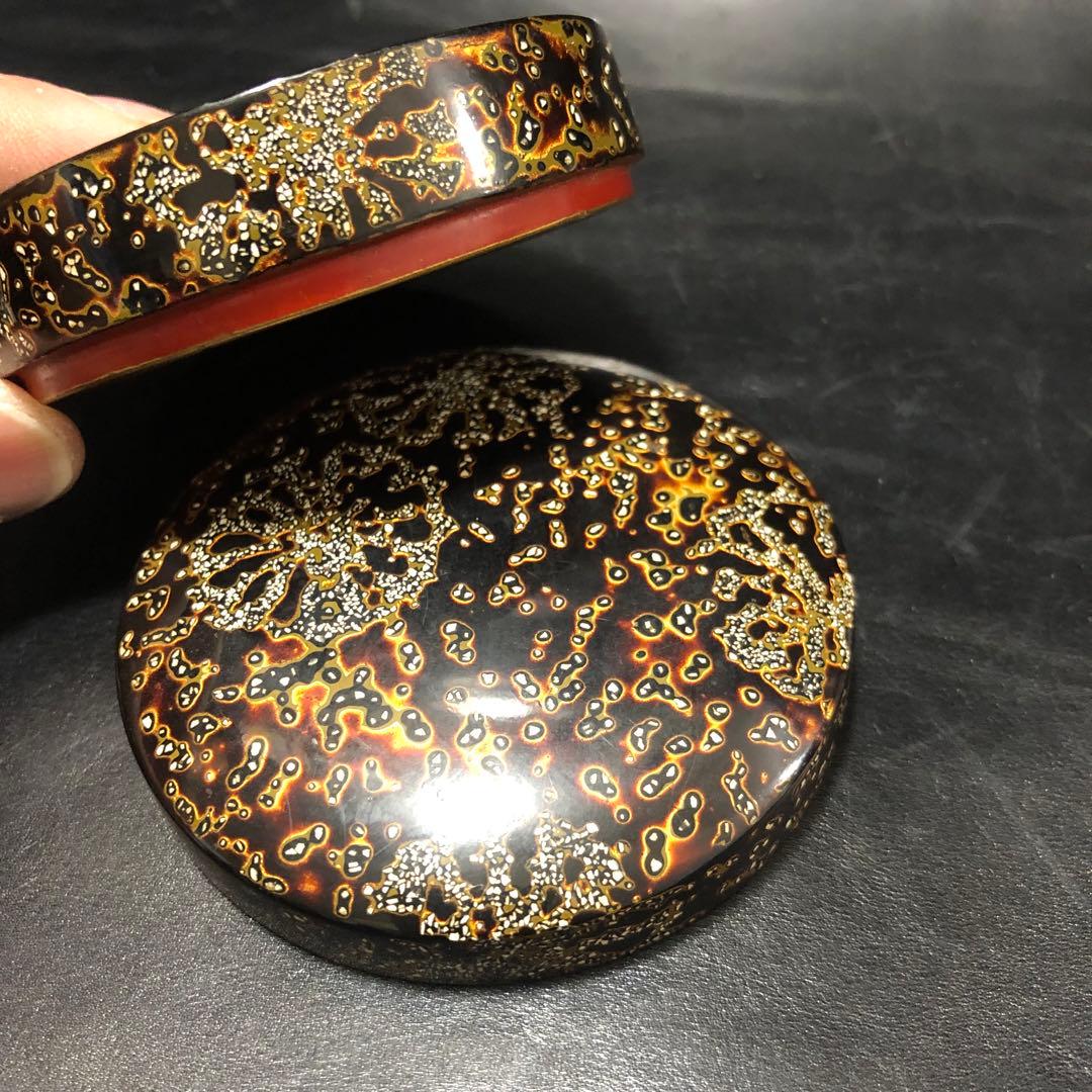 究極の美◼️蔵から夜空一面に美しい花火のような見事な漆塗りの香壺？入れ物が出て来た