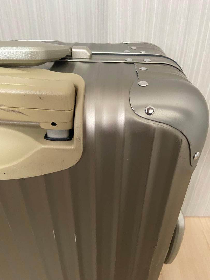 y*b様 リモワ RIMOWA TITANIUM 56 48L 945.56