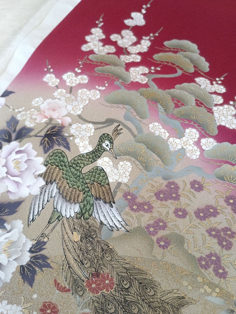 くりもも【美品】朱色の孔雀柄の振袖、長襦袢、帯、帯締セット　クリーニング済