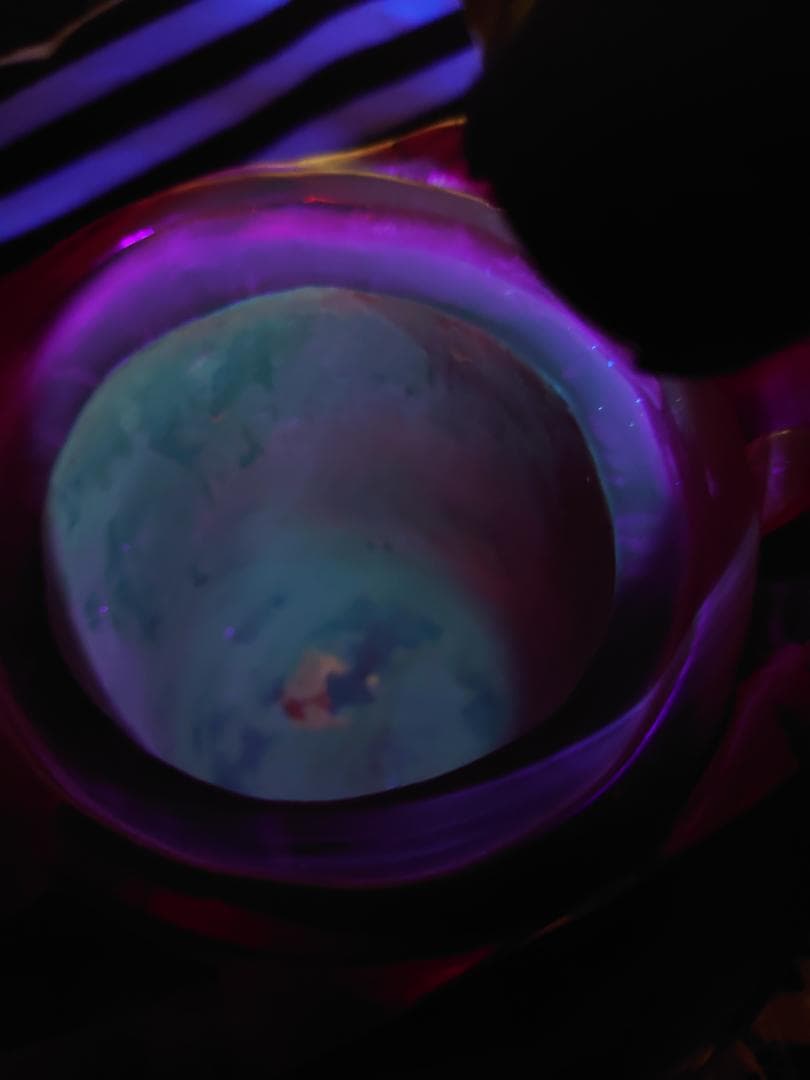 赤い琥珀で作られたアンティーク