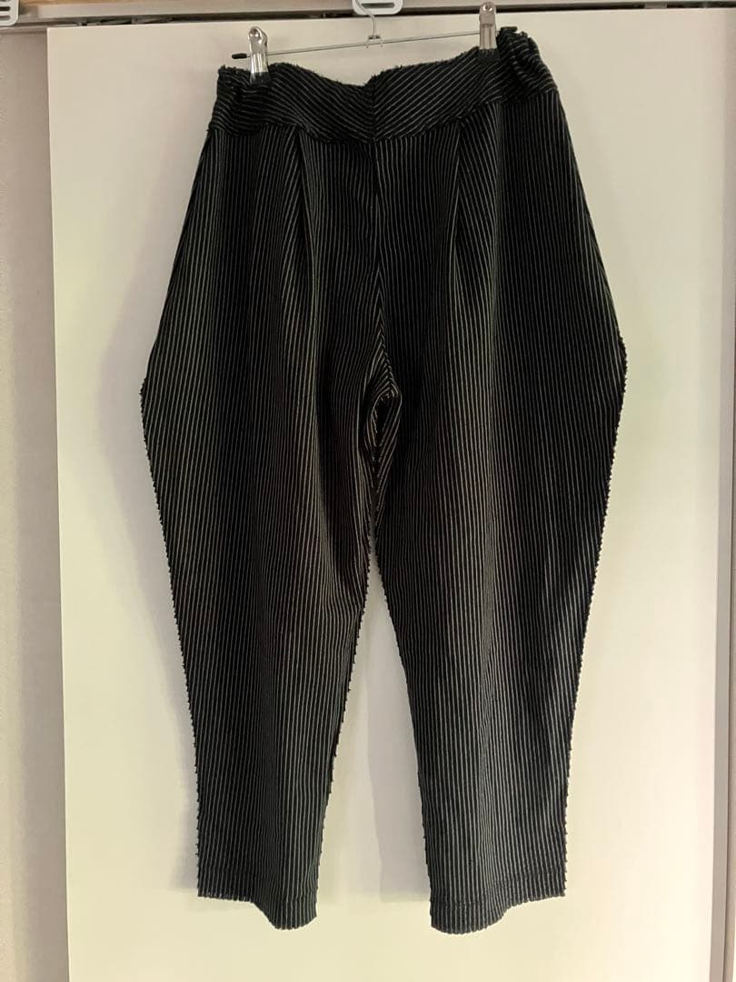 イッセイミヤケ サルエルパンツ 黒と白のストライプ