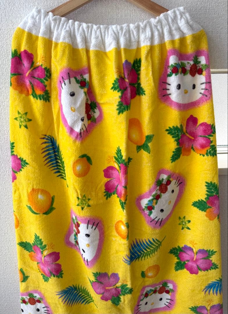 美品　サンリオ　ハローキティ⭐︎トロピカル⭐︎ フルーツ　ハイビスカス　ラップタオル