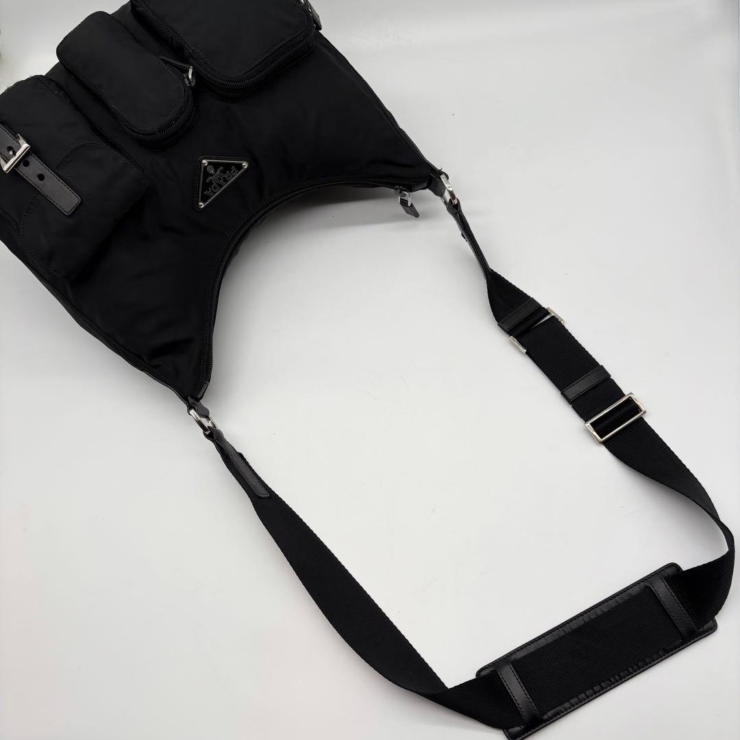 【極美品】プラダ ショルダーバッグ 三角ロゴ ナイロン 黒 BT0523
