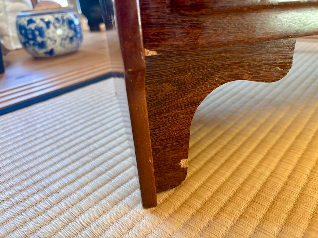 和レトロな鏡台。姿見型で、着物の着付けにも。