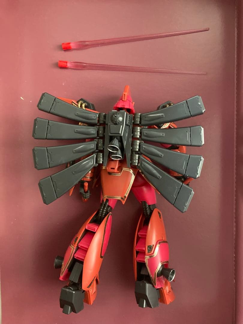 ビギナギナ？赤いガンプラ ウイング付き