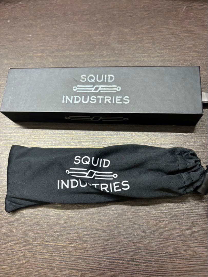 バタフライナイフトレーナー　Squid industries Nautilus