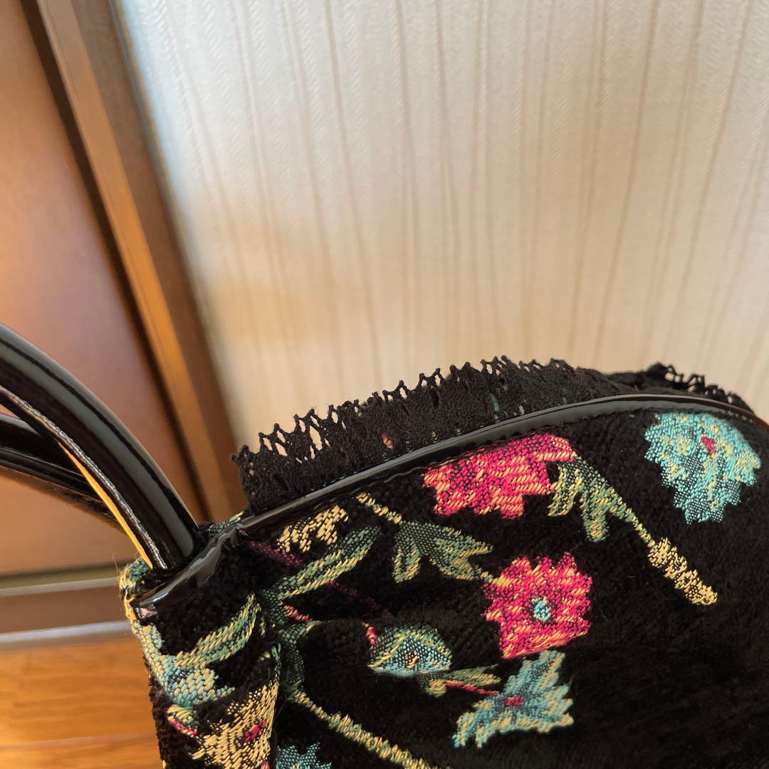 マ*ん様 Think Beet 刺繍ハンドバッグ 黒