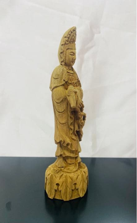 屋久杉一木彫　観音菩薩像