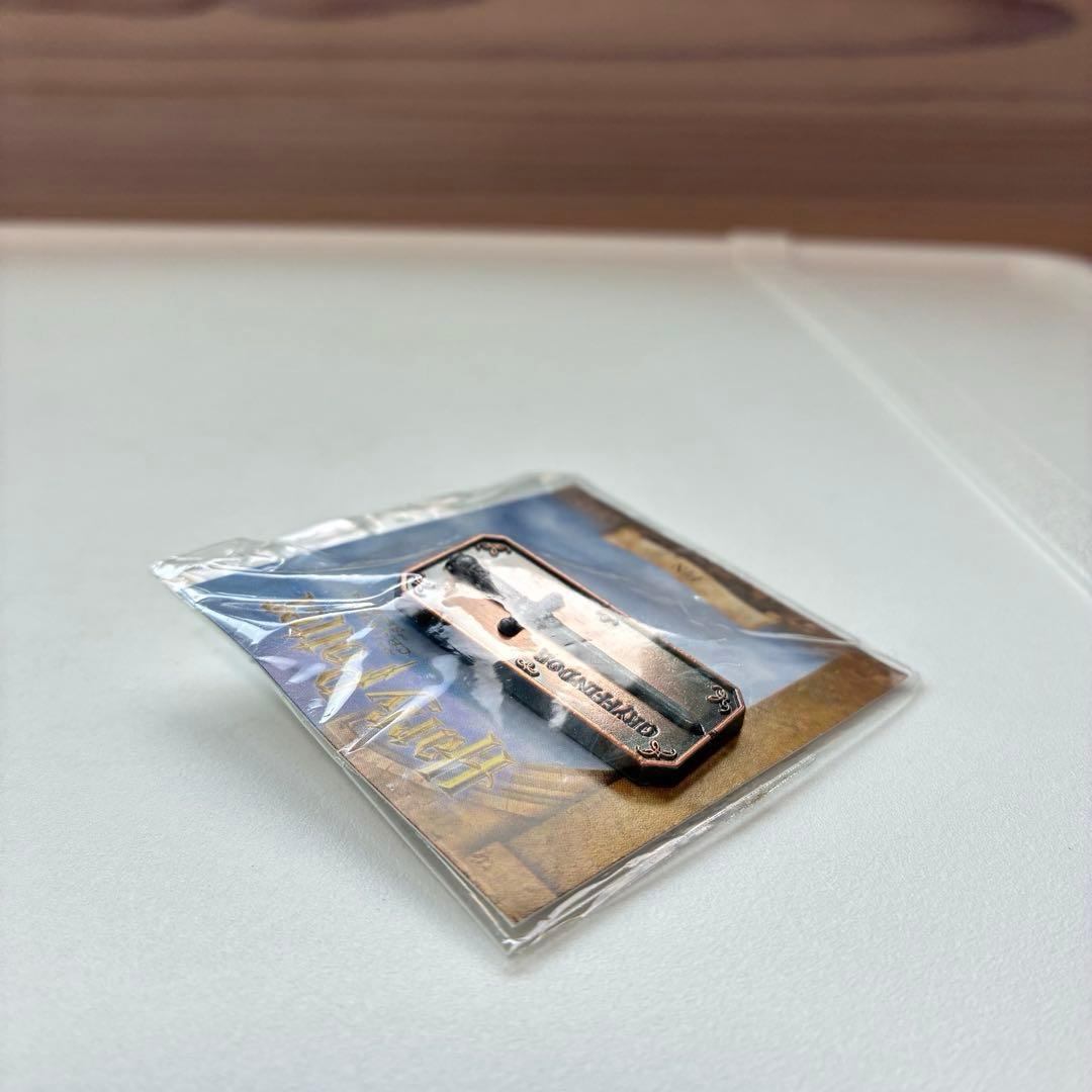 希少品★未使用品★ハリーポッターと秘密の部屋★グリフィンドールの剣★ピンズ