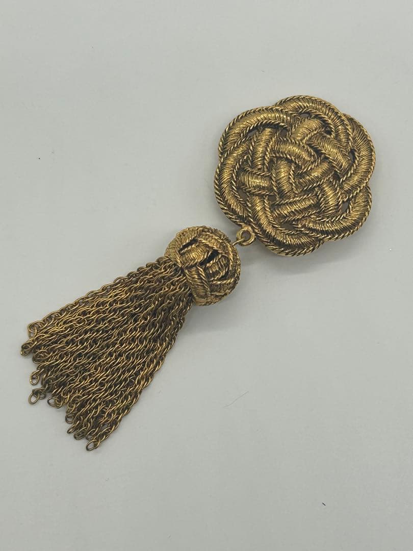 希少ungaro ウンガロ ヴィンテージブローチ タッセル ロープ編み ゴールド