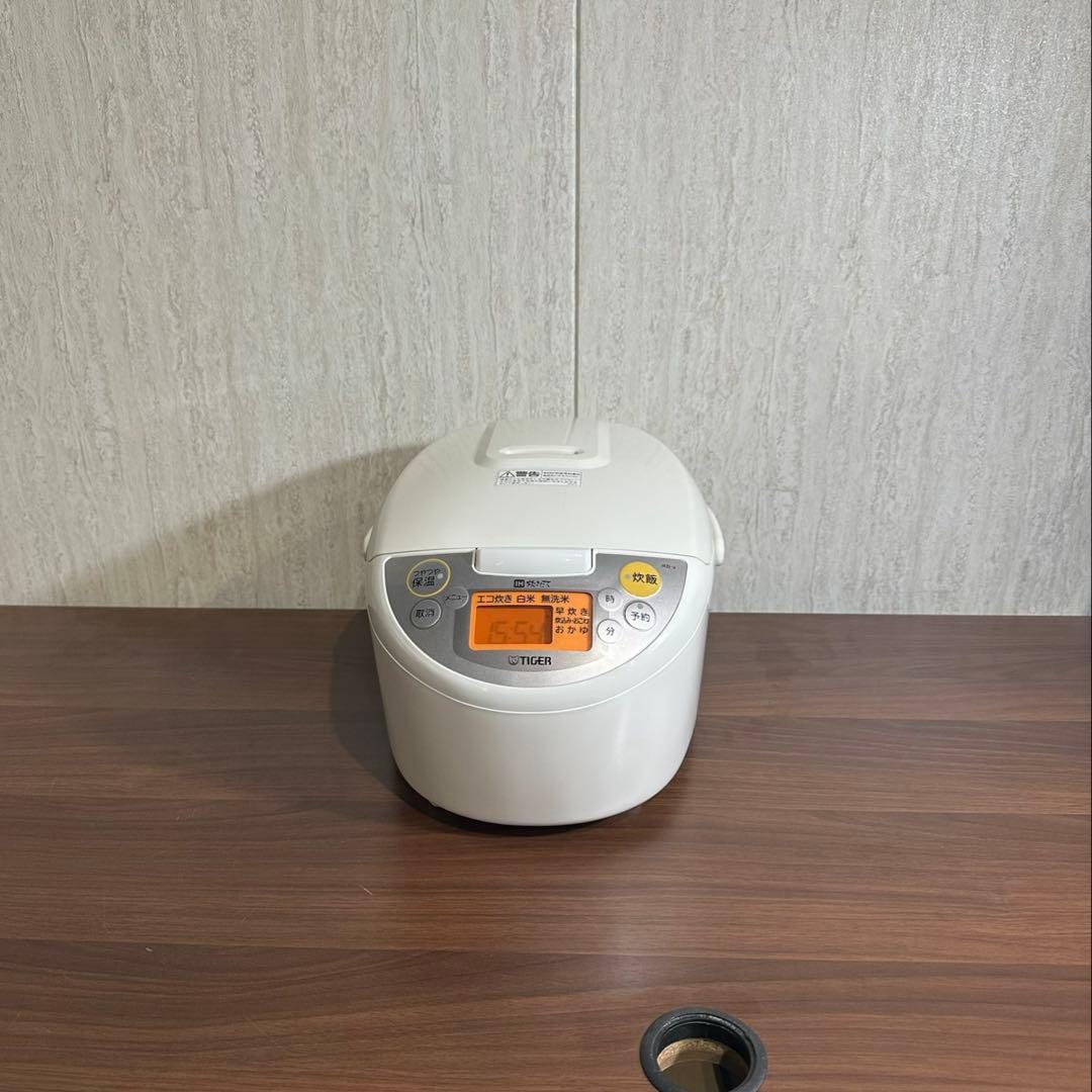 美品 TIGER　JKD-V100-W　IH 炊飯器 炊きたて5.5合 18年製