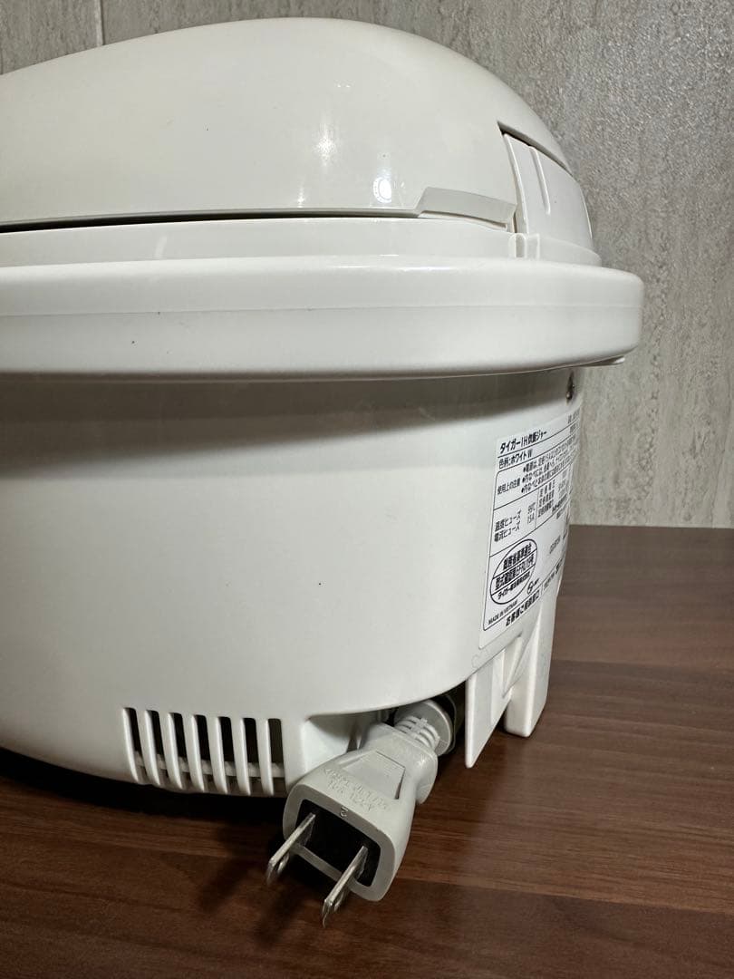 美品 TIGER　JKD-V100-W　IH 炊飯器 炊きたて5.5合 18年製