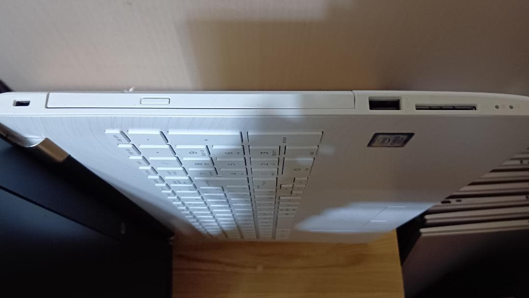 hp 15-bs010TU 7世代i5 マーブル調パームレスト⓪