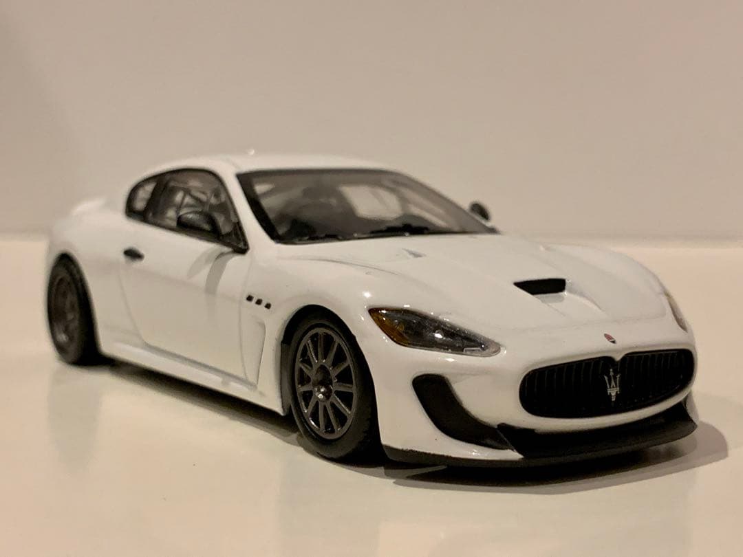 1/43 マセラティ グランツーリスモ MC GT4 2010 ホワイト