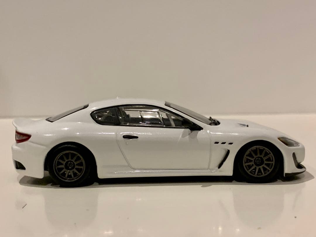 1/43 マセラティ グランツーリスモ MC GT4 2010 ホワイト