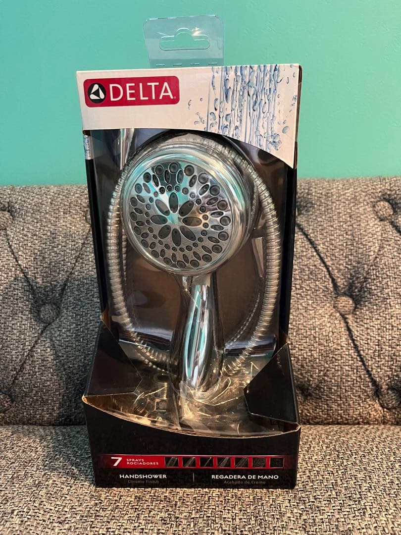 【未使用品】DELTA シャワーヘッド 7種類の設定　ロスのホームデポで購入品