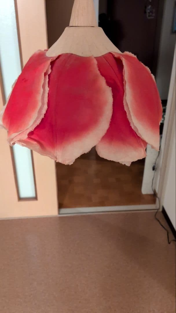 村松さちえさん　ピンク 花びら ペンダントライト