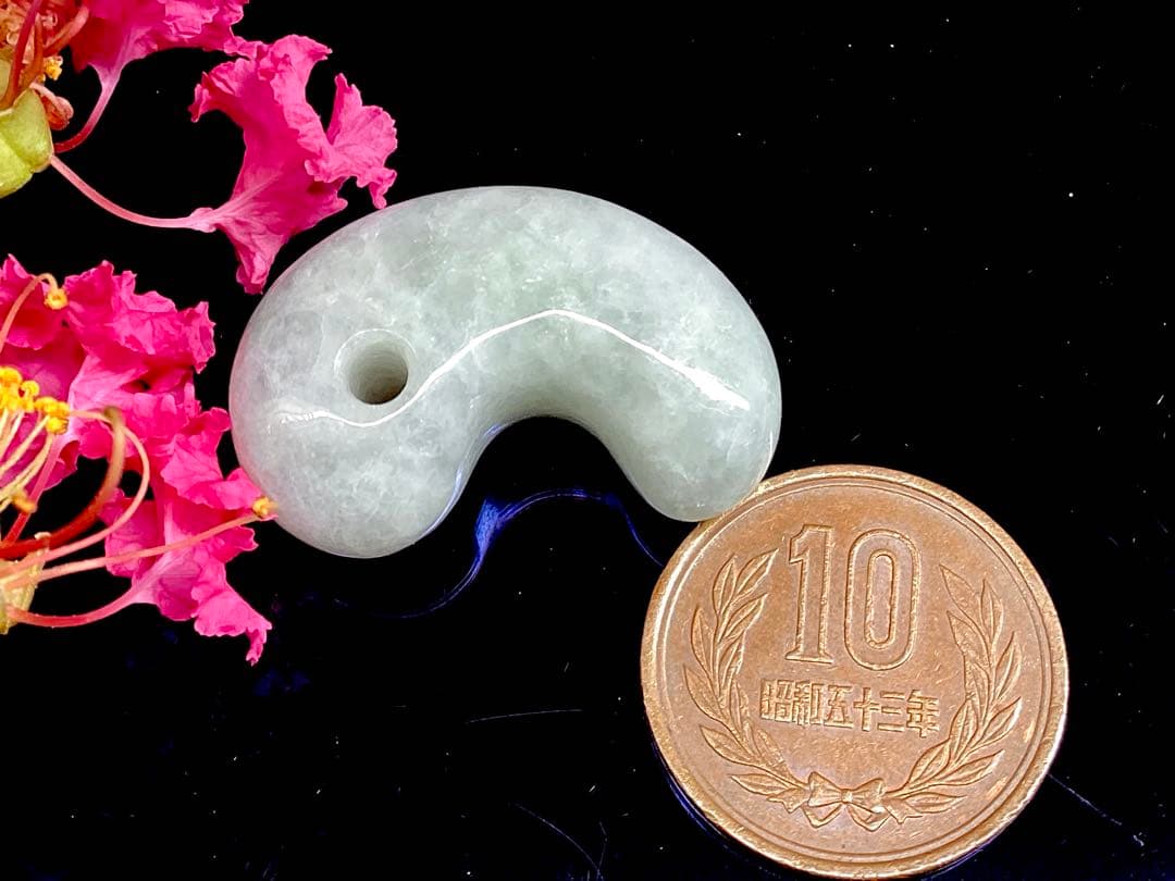 ✳親方おすすめの勾玉‼️ 糸魚川翡翠本物硬玉‼️ お身近の守護石*お守りに　鑑別書付