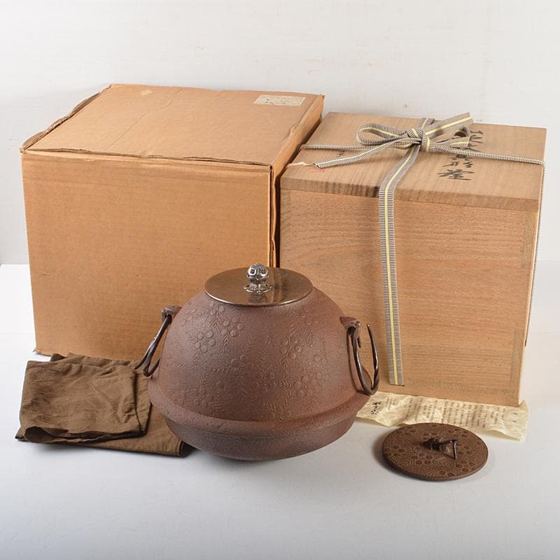 茶道具　嘉山工房　横倉嘉山作　銀摘　山吹文真形釜　替蓋付　共箱　M　R6727B