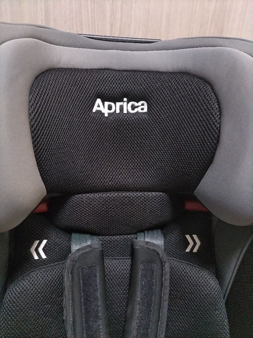 Aprica ジュニアシート ブラック　チャイルドシート　写真のものが全てです