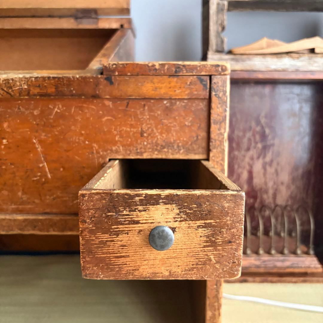 昭和時代の日本和室で使われていた木製の机 時代物　古道具