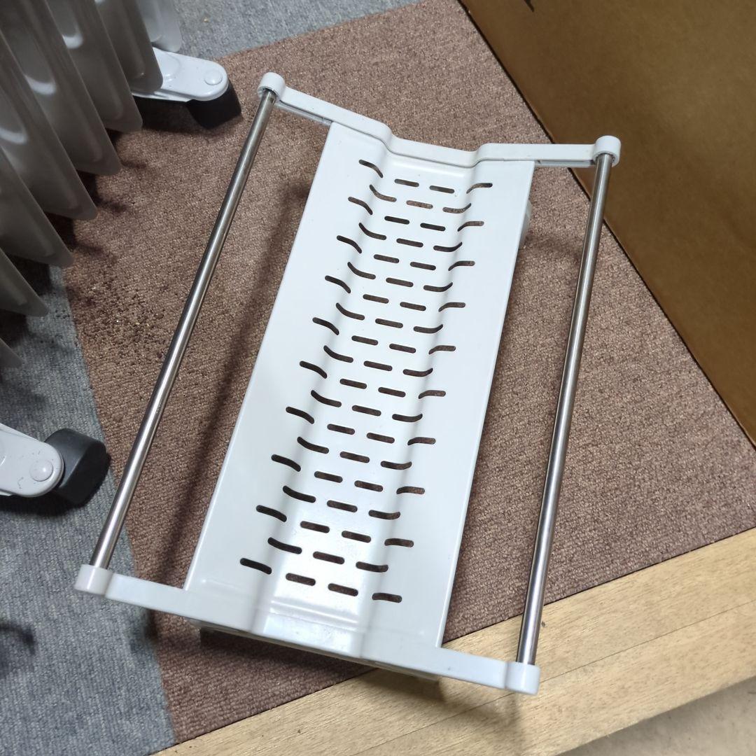 オイルヒーター シルバー コンパクト　　１０枚パネル、タオル干し付き