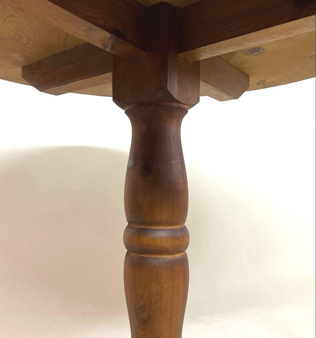 円テーブル・古いパイン材　　　　直径95cm・高さ73cm