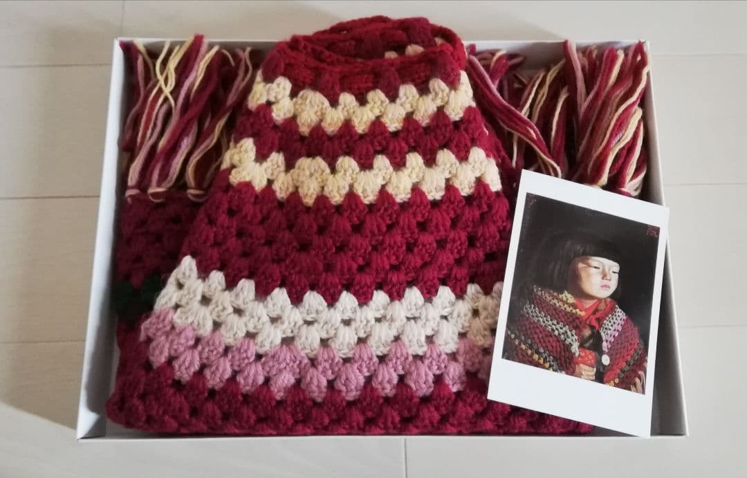 岸田劉生　毛糸肩掛せる麗子肖像　肩掛け　ケープ　ポンチョ麗子像　美術品　絵画