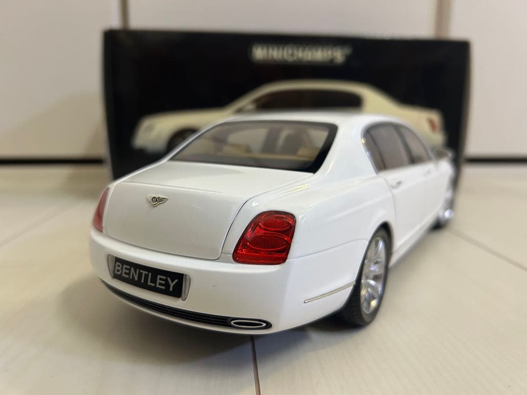 特価 1/18 ベントレー フライングスパーMINICHAMPS ホワイト 希少