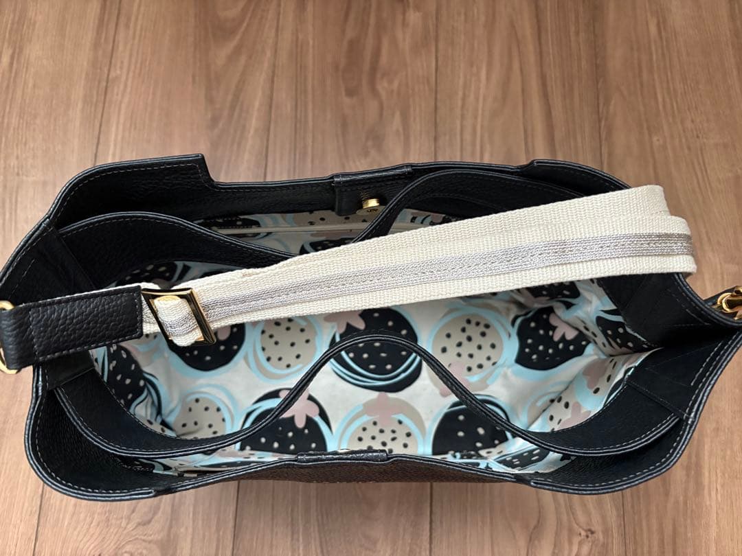 IANNE 黒 ショルダーバッグ