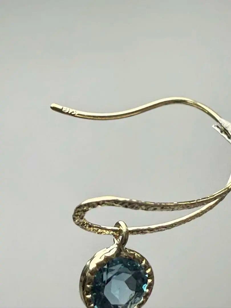 K18 ピアス ロンドンブルートパーズ 揺れるタイプ