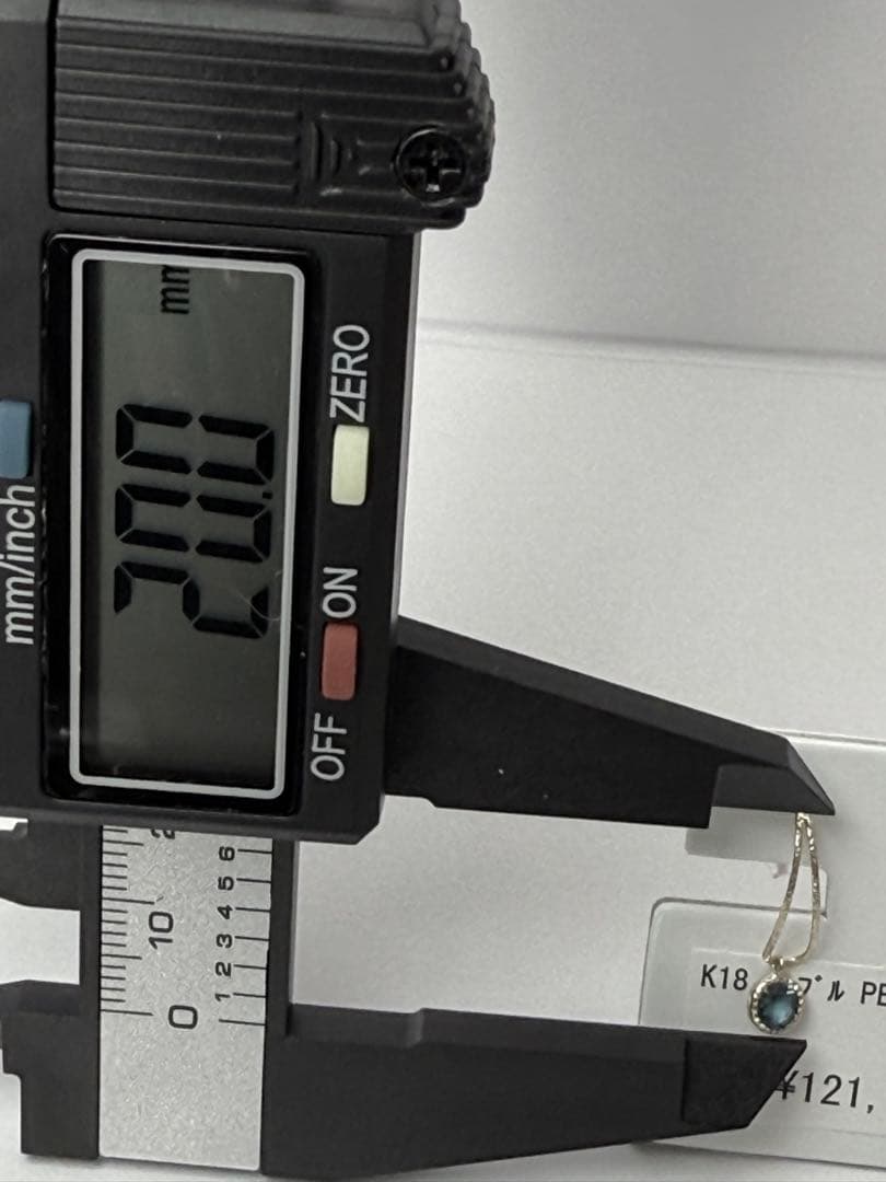 K18 ピアス ロンドンブルートパーズ 揺れるタイプ