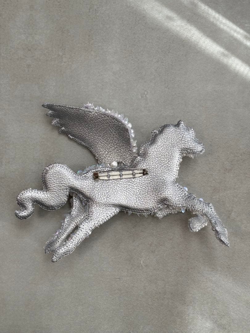 【ペガサス】ビーズ刺繍ブローチバッグチャーム