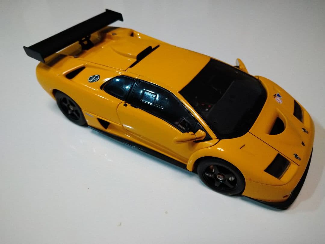 車　ＡＵＴＯ・Ａｒｔ　1/18　Ｌａｍｂｏｒｇｈｉｎｉ　Ｄｉａｂｌｏ　ミニカー