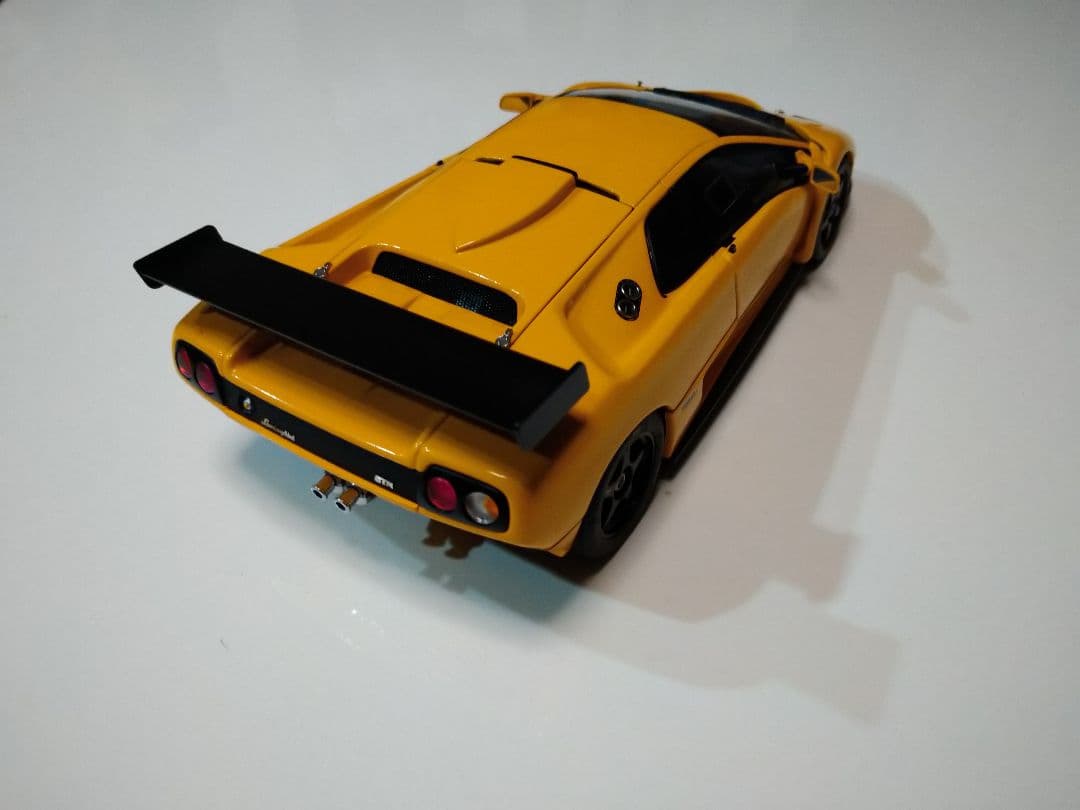 車　ＡＵＴＯ・Ａｒｔ　1/18　Ｌａｍｂｏｒｇｈｉｎｉ　Ｄｉａｂｌｏ　ミニカー