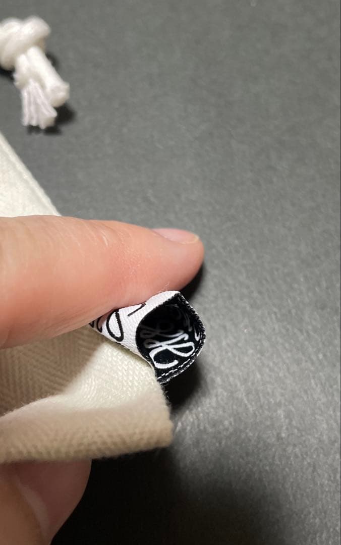 ロエベ　アナグラムブローチ　ゴールド