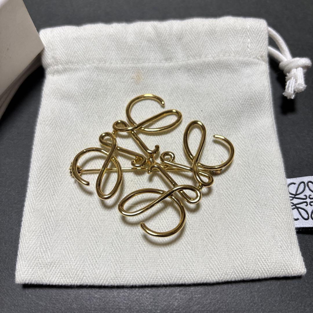 ロエベ　アナグラムブローチ　ゴールド