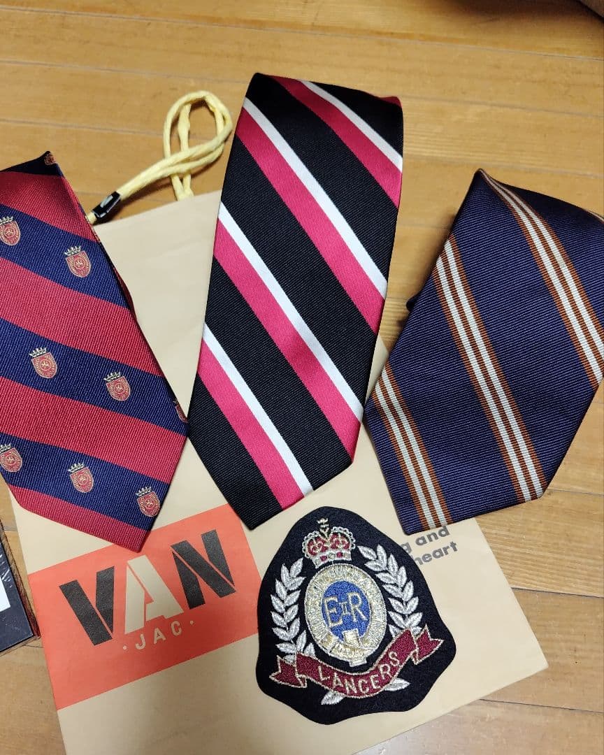 ＶＡＮネクタイ3本セット＆貴重品エンブレ・額入りインテリアセット(単品販売不可)
