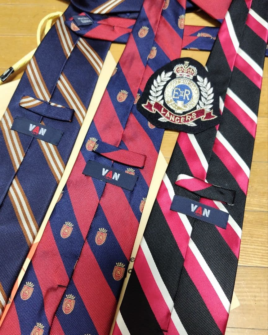 ＶＡＮネクタイ3本セット＆貴重品エンブレ・額入りインテリアセット(単品販売不可)