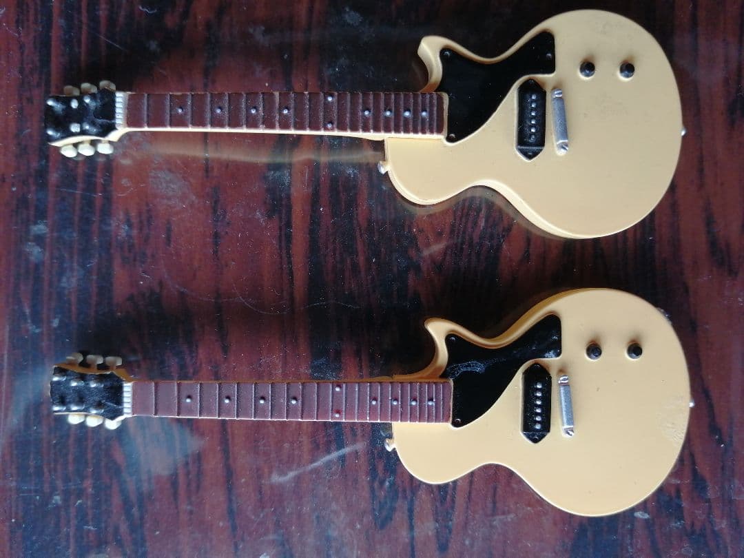 BECKギターコレクション他9本,ケース3個,スタンド３本,コユキ,飾り棚付