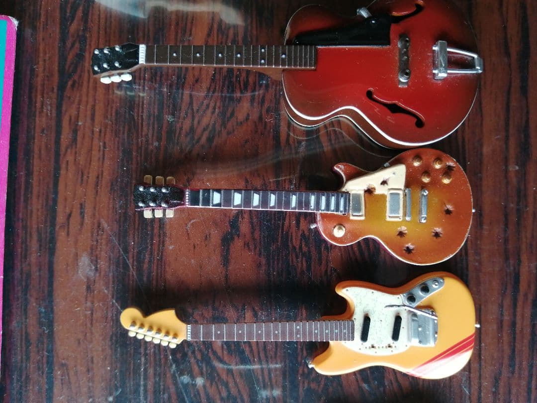 BECKギターコレクション他9本,ケース3個,スタンド３本,コユキ,飾り棚付