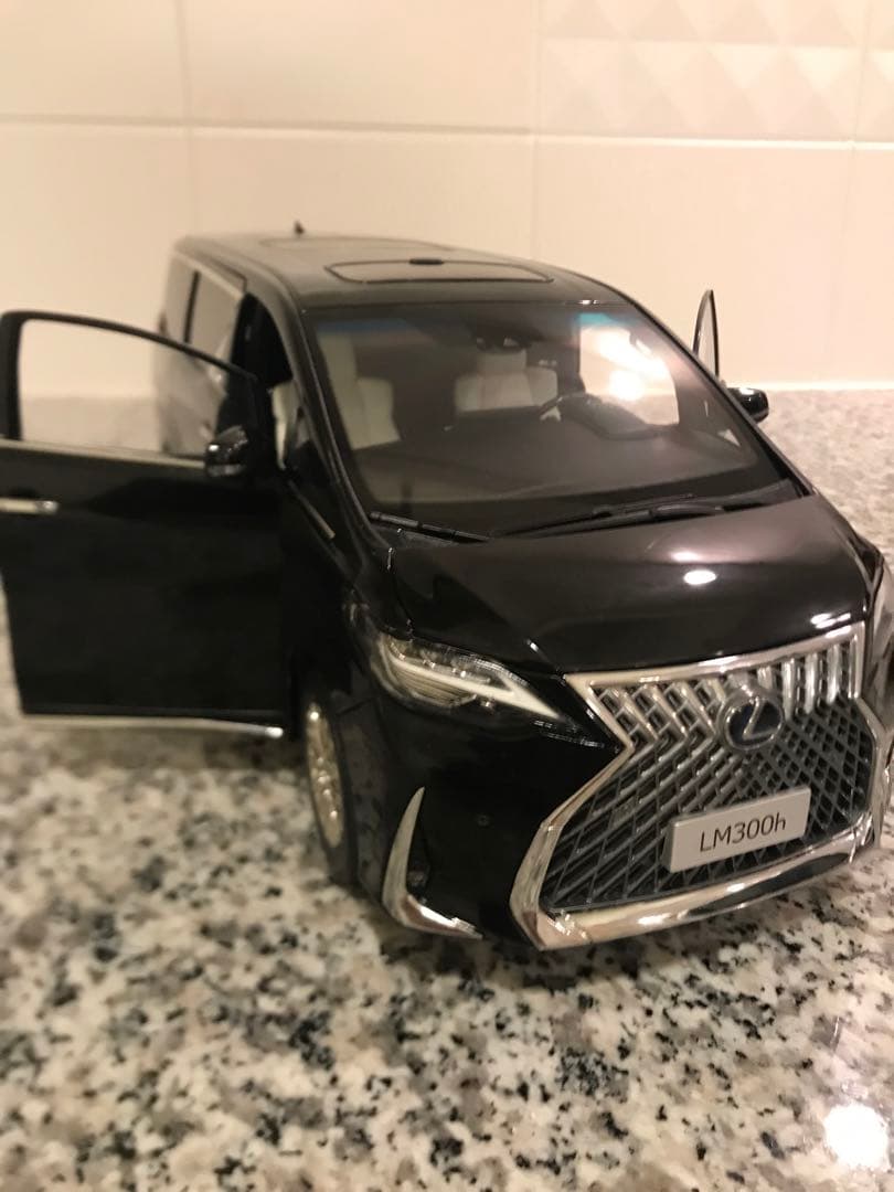 【新品未使用】LEXUSレクサスLM300h ブラック1：18 ミニカー