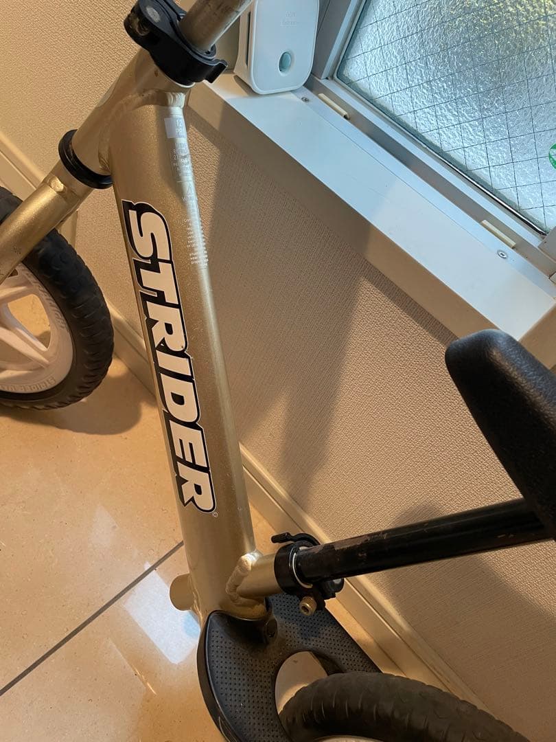 ストライダー　シャンパンゴールド