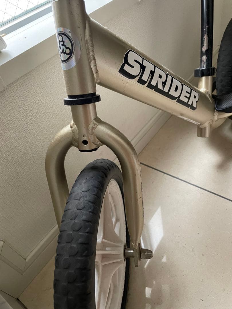 ストライダー　シャンパンゴールド