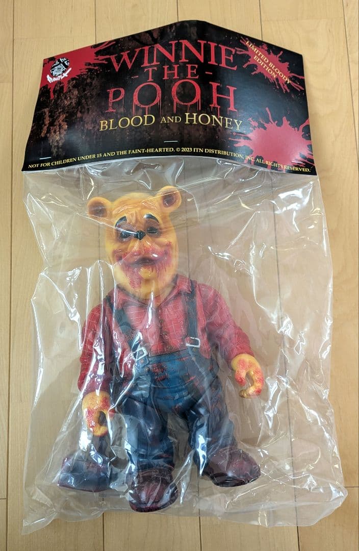 【未開封新品】プー あくまのくまさん 血まみれver. ソフビ