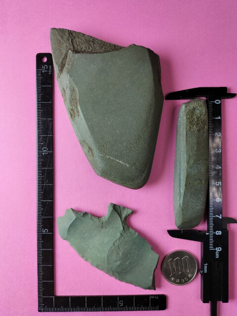 石器セット (出土品) 青虎石(アオトラ石)石匙、石斧、石蚤？3点