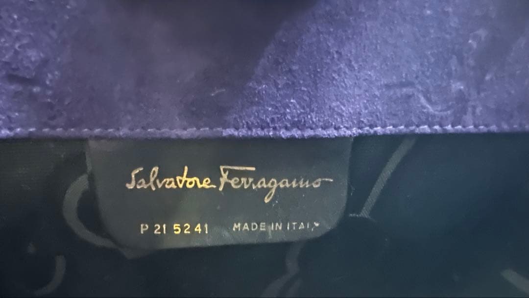 フェラガモ スエード ガンチーニ チェーンショルダーバッグ ネイビー レディース