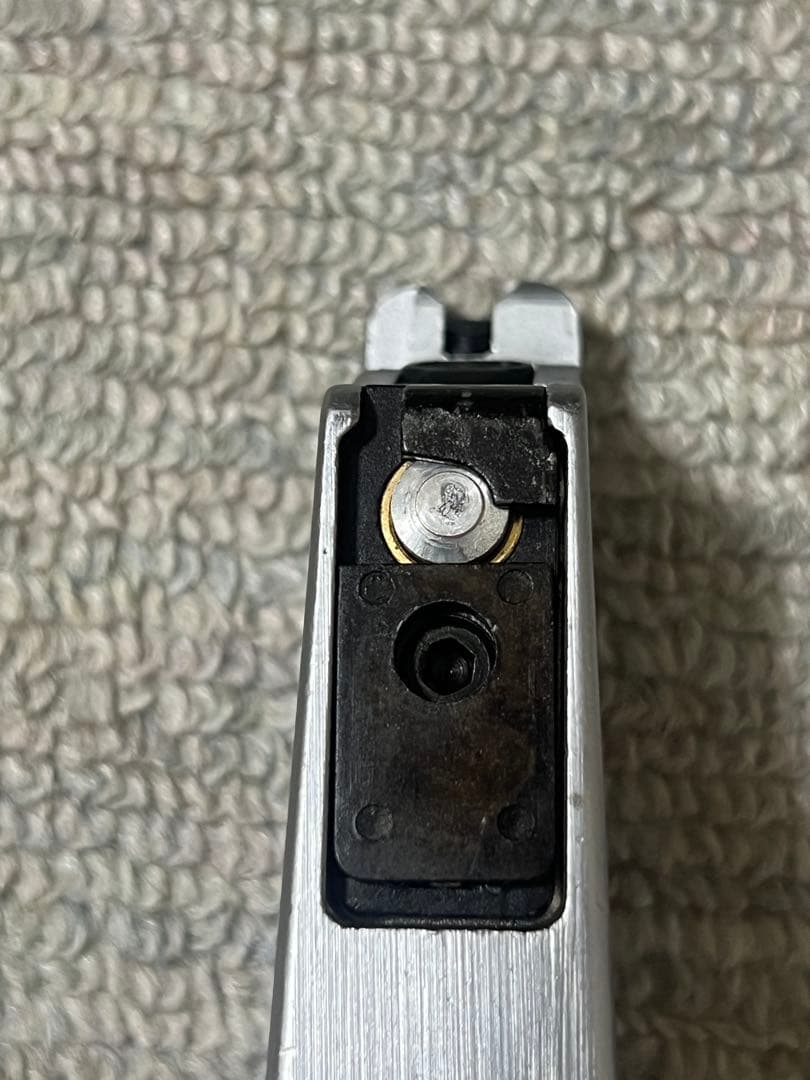 ウエスタンアームズ ベレッタ ガスガン シルバー/ブラック レール付き