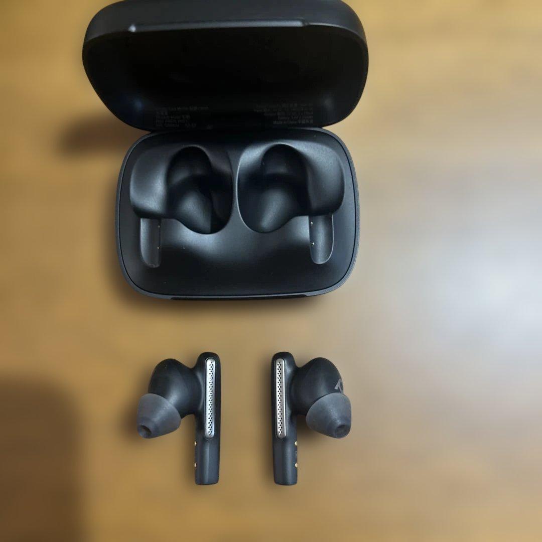 Poly Voyager Free 60 UC ワイヤレスイヤホン