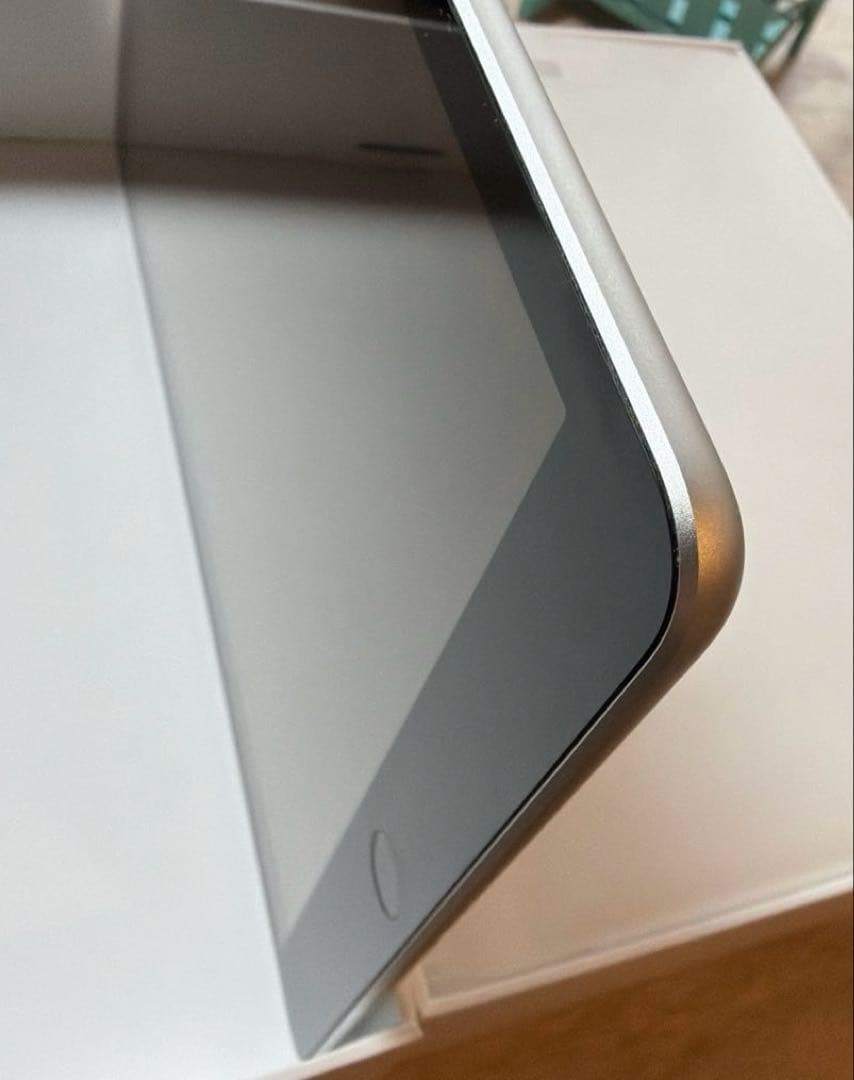 iPad シルバー　ジャンク　第9世代